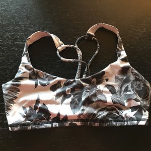 Lululemon bra size 6